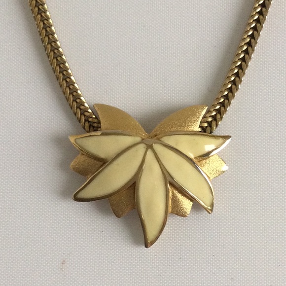 Vintage MONET Flower Chocker Necklace - Picture 1 of 5